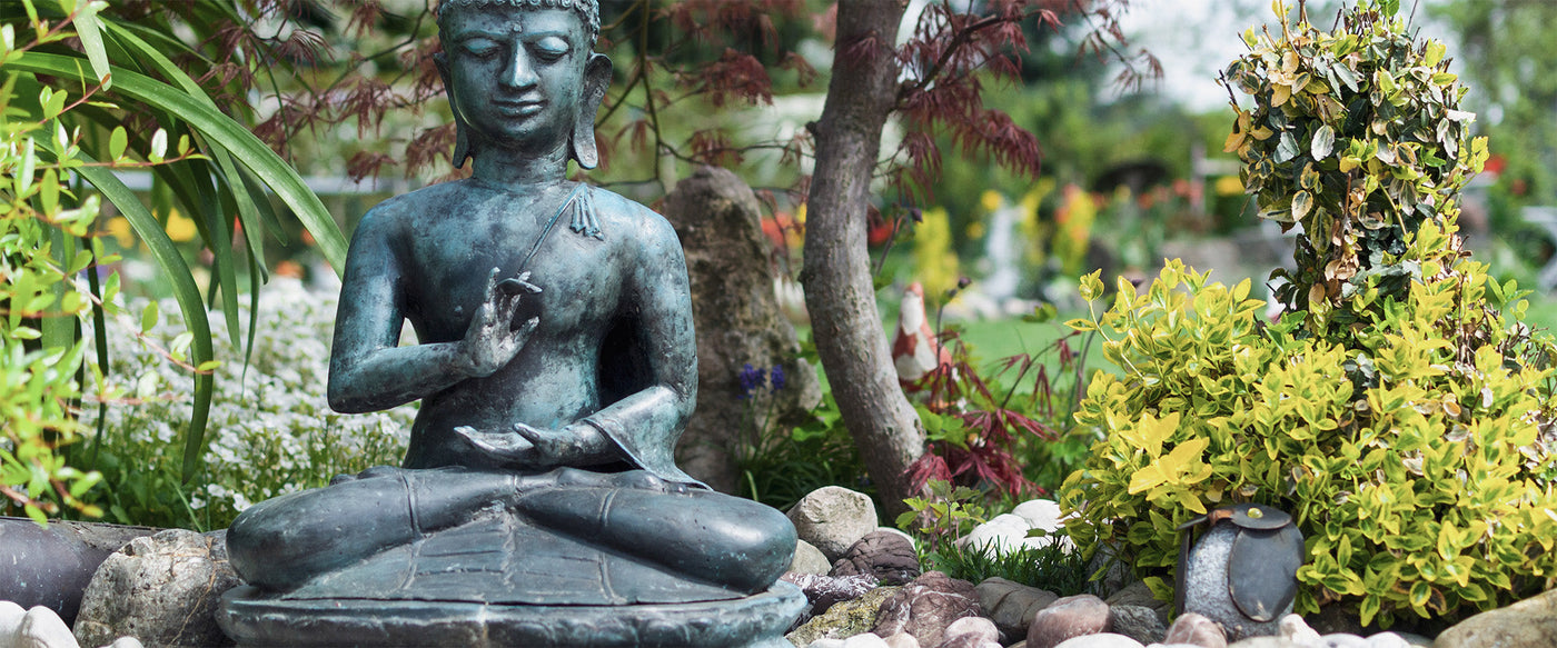 Steinfiguren und Statuen